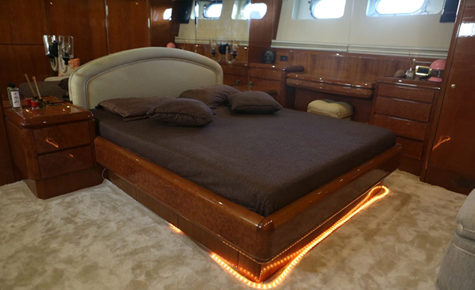 yacht-tours-4.jpg